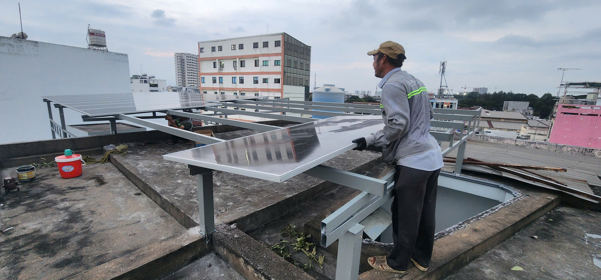 Hoàn Thành Hệ Thống Điện Mặt Trời Hybrid công suất 24.7kWp lưu trữ 30kWh – Chủ Động Năng Lượng, Hướng Tới Tương Lai Xanh