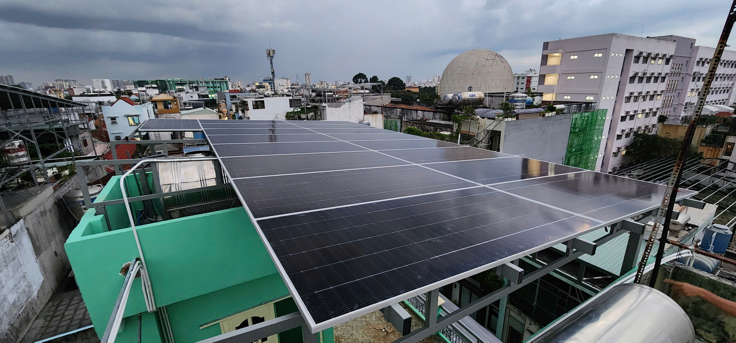 Hoàn thành hệ thống điện mặt trời Hybrid 12kW – Nguồn năng lượng xanh, chủ động và bền vững cho gia đình Việt