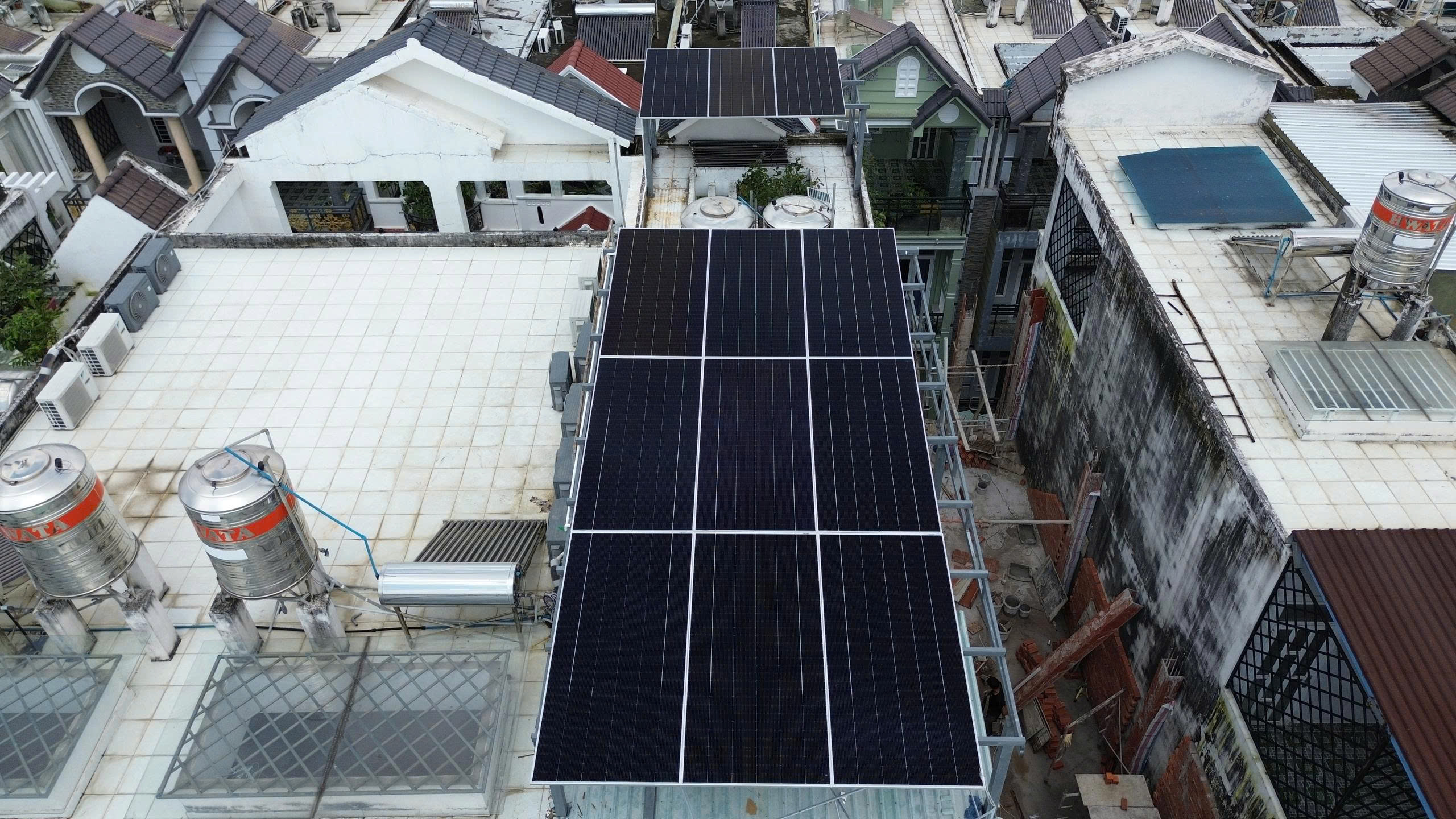 Hoàn Thành Dự Án Điện Mặt Trời 12 Tấm Pin TCL Solar Tại Hương Lộ 2 – Giải Pháp Năng Lượng Xanh Cho Mọi Nhà
