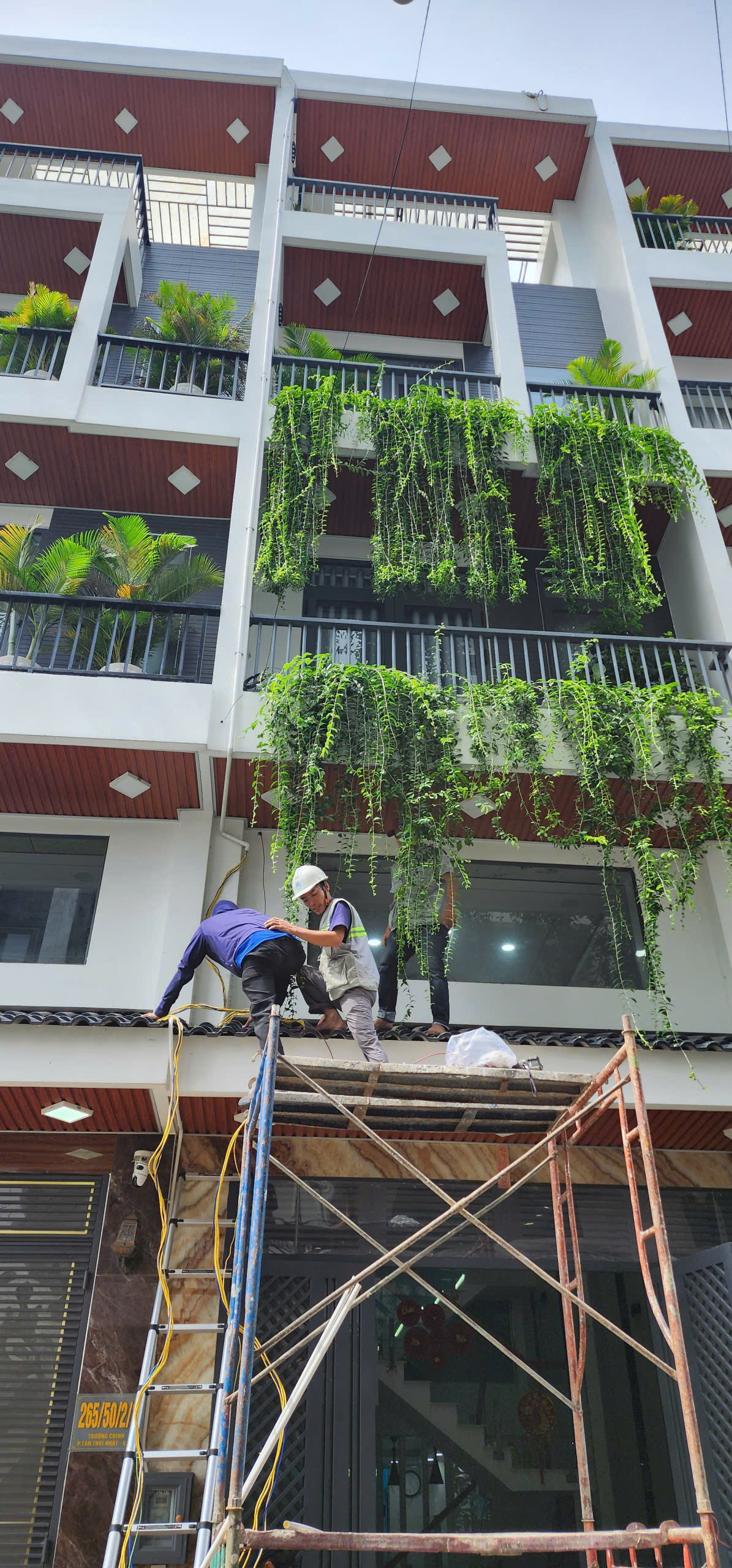 Hoàn Thành Hệ Thống Điện Mặt Trời Hybrid 7.3kWp Tại Khu Đô Thị Mới Trường Chinh – Quận 12