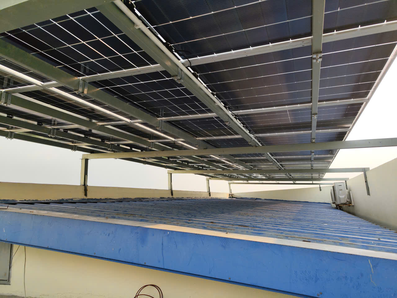 Hoàn Thành Lắp Đặt Hệ Thống Điện Mặt Trời Cho Doanh Nghiệp Sản Xuất – Sẵn Sàng Bước Vào Năm 2026 Đầy Năng Lượng