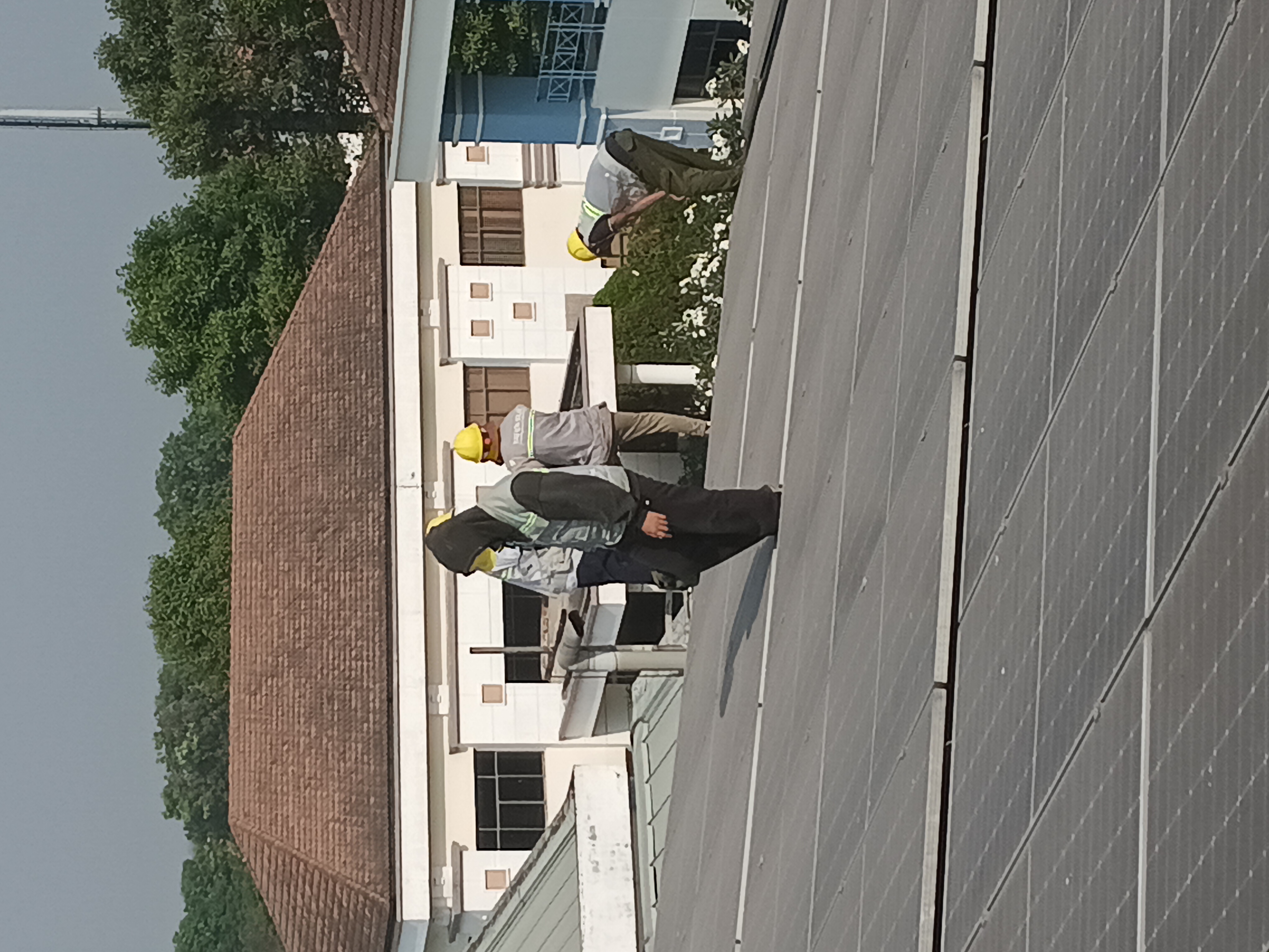 Khảo Sát & Triển Khai Ngày Đầu Tiên Dự Án Tháo Dỡ Pin – Thay Mái Tôn Mới – Lắp Lại Hệ Thống Điện Mặt Trời Tại Nhà Xưởng Khu Công Nghiệp