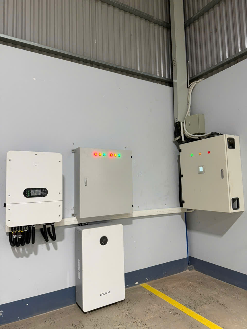 Hoàn Thành Hệ Thống Điện Mặt Trời Hybrid 31kWp Tại Phan Thiết Kèm Lưu Trữ 14.3kWh