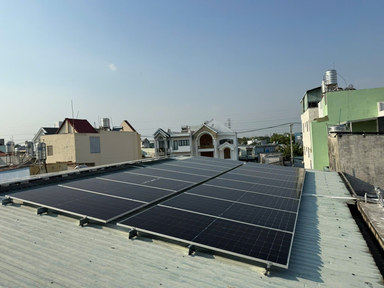 Giải Pháp Điện Mặt Trời 3 Pha Kết Hợp Pin Lưu Trữ Áp Thấp Cho Nhà Xưởng