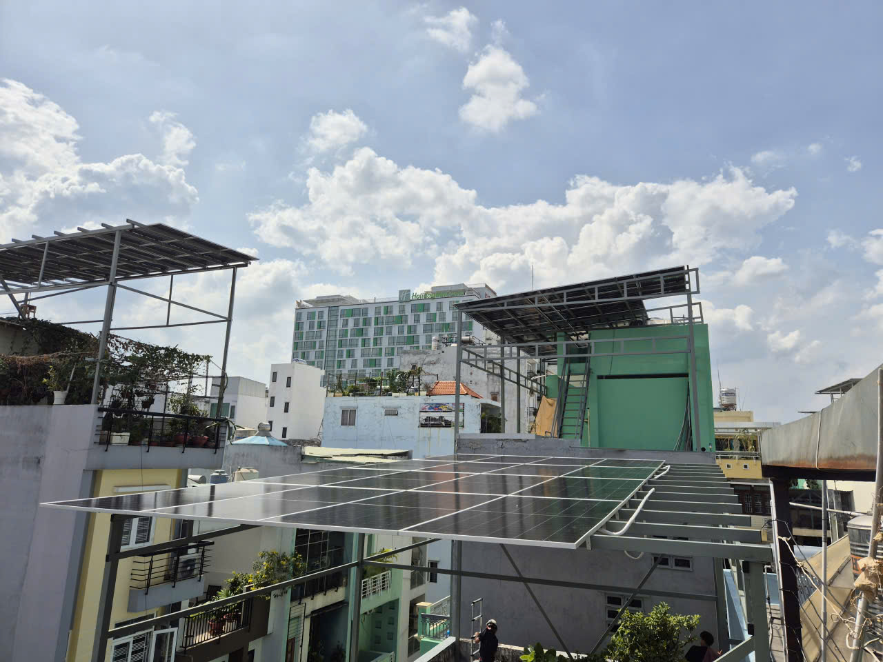 Hoàn Thành Dự Án Điện Mặt Trời 10kW + Pin Lưu Trữ 16kWh Tại TP.HCM – Tiết Kiệm 3 Triệu/Tháng
