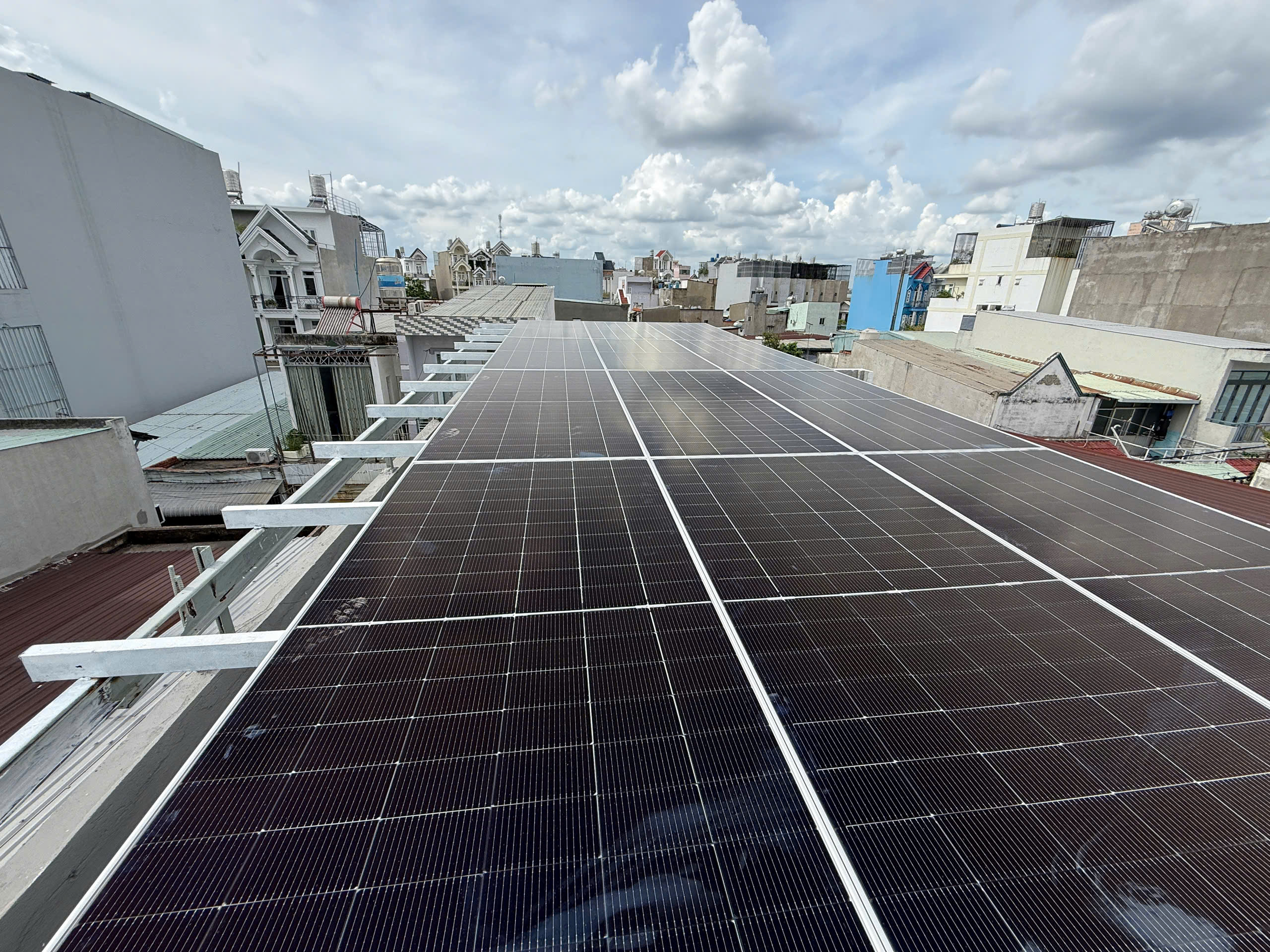 HOÀN THÀNH DỰ ÁN ĐIỆN MẶT TRỜI HYBRID 7.3KWP TẠI PHƯỜNG THỚI AN