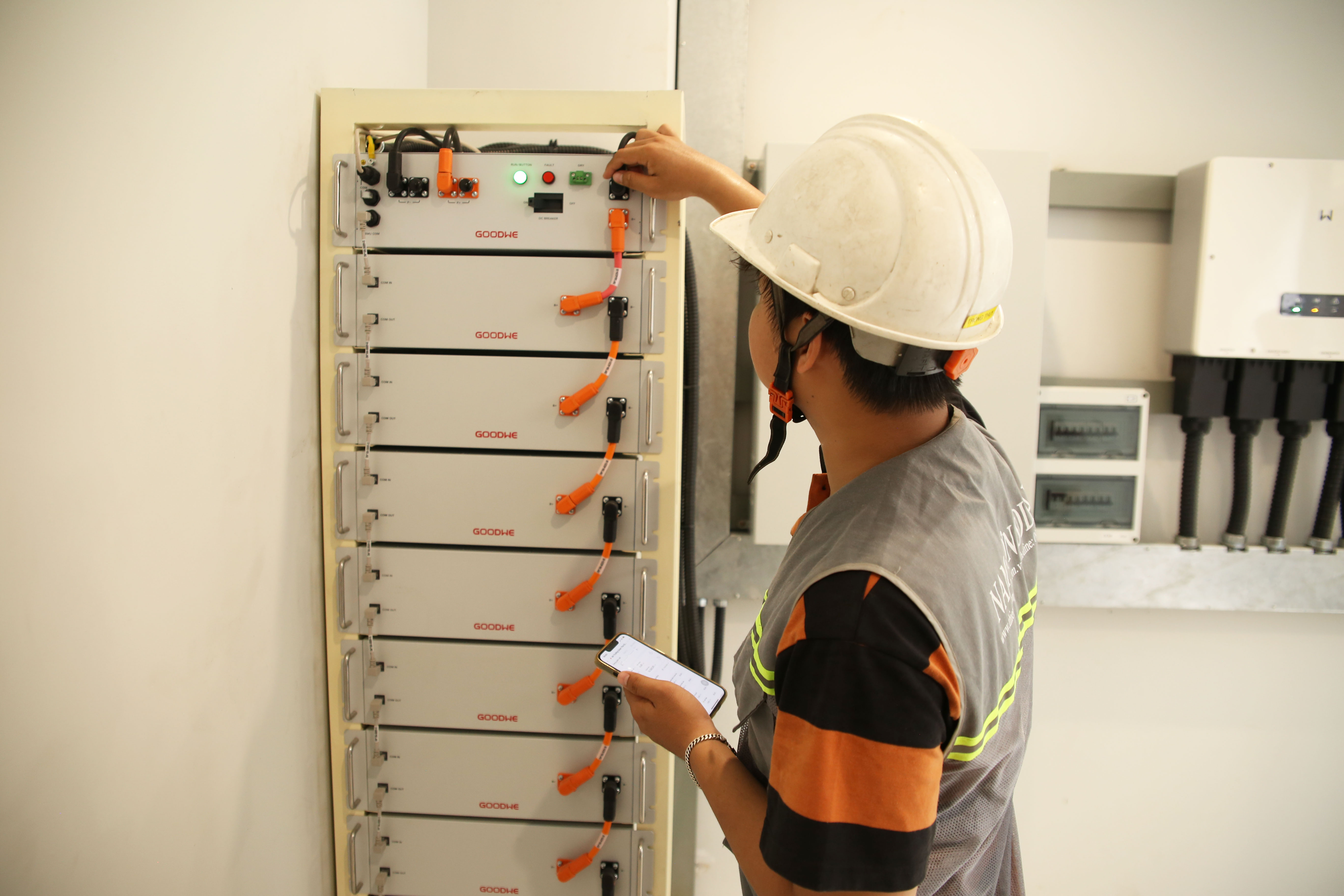 CẤU HÌNH HỆ THỐNG ĐIỆN MẶT TRỜI HYBRID 9KWP TẠI TÂN SƠN HÒA